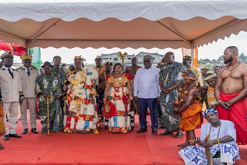 Côte d'Ivoire / Culture & Tradition : le Premier Ministre Beugré Mambé salue les qualités du nouveau chef de Songon Dagbé